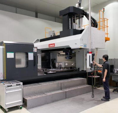 Esempio-di-CNC-ad-uso-industriale-o-professionale